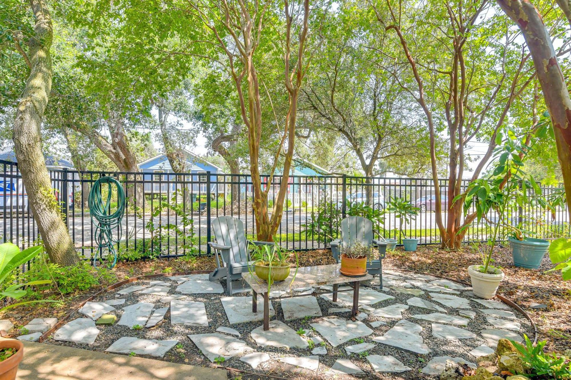 Cozy Galveston Apartment With Private Beach Pass! ภายนอก รูปภาพ
